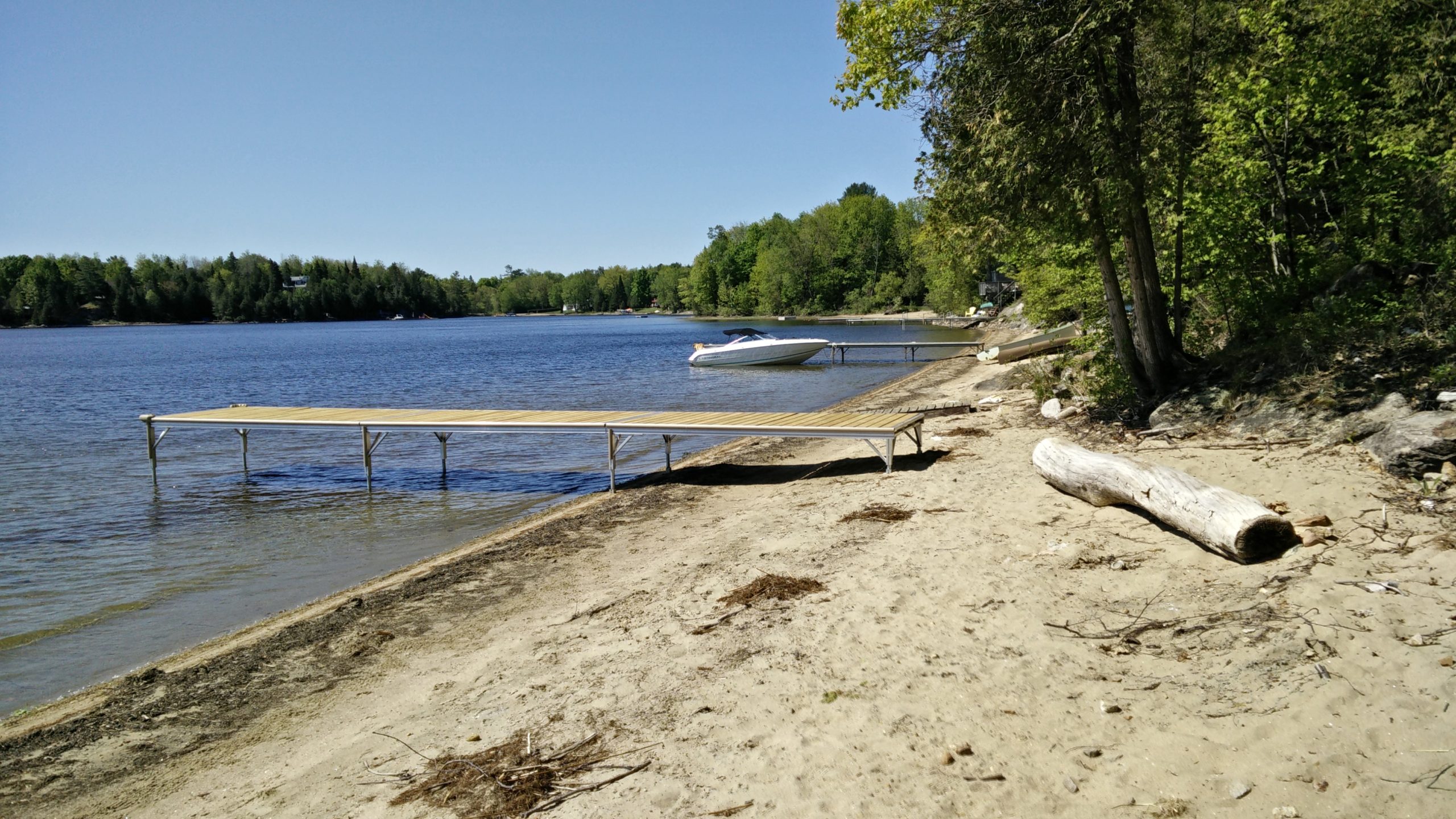 Play on the beach (water level varies)